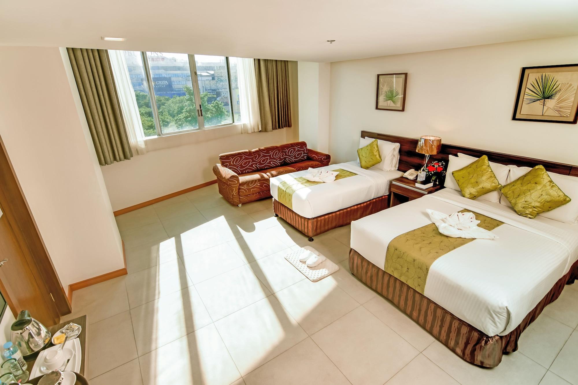 סבו Rajah Park Hotel By Hiverooms מראה חיצוני תמונה