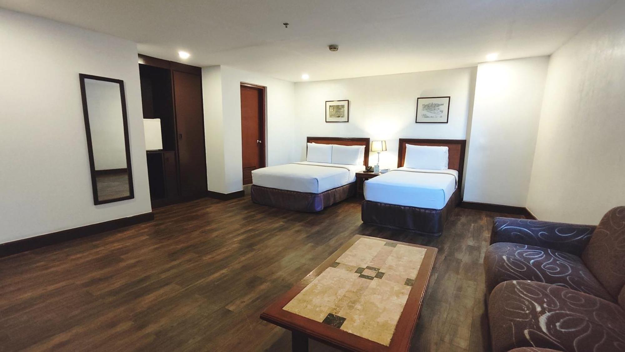 סבו Rajah Park Hotel By Hiverooms מראה חיצוני תמונה